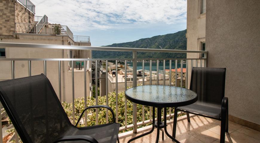 Unique apartment in a modern complex with a swimming pool (Dobrota, Kotor)