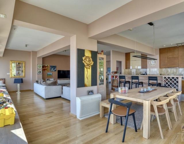 Luxurious designer furnished apartment