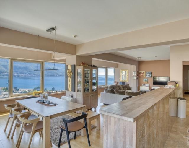 Luxurious designer furnished apartment