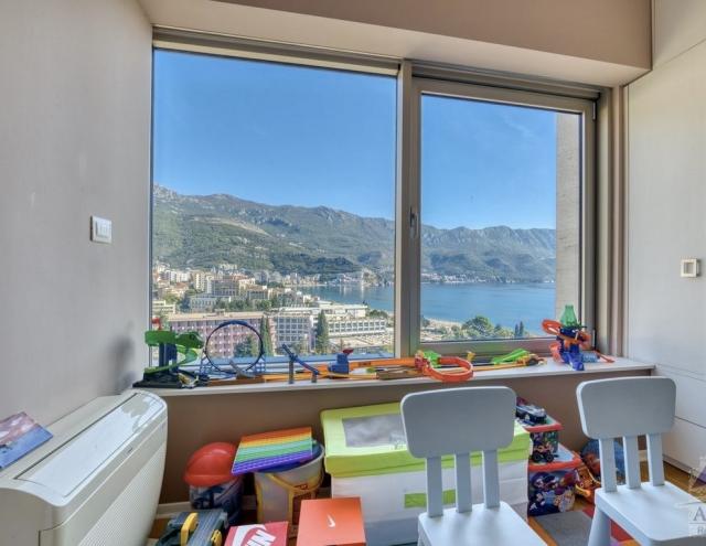 Luxurious designer furnished apartment