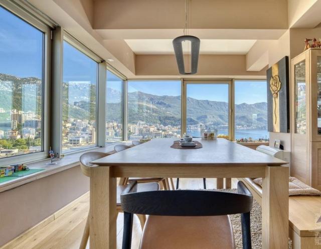 Luxurious designer furnished apartment