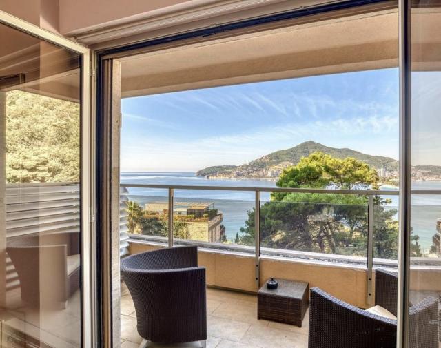 Luxurious designer furnished apartment