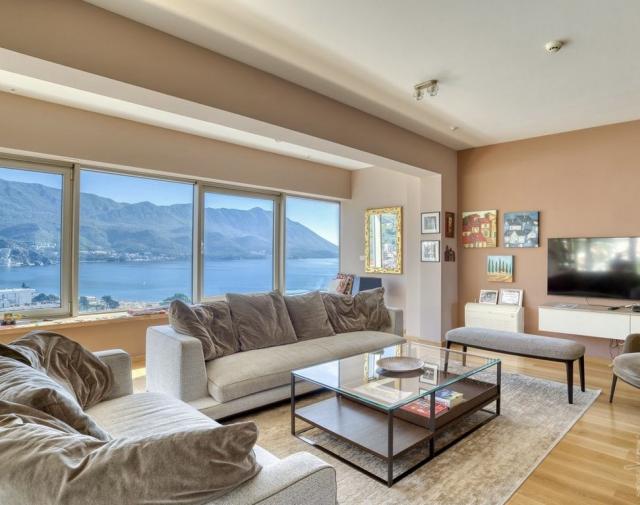 Luxurious designer furnished apartment