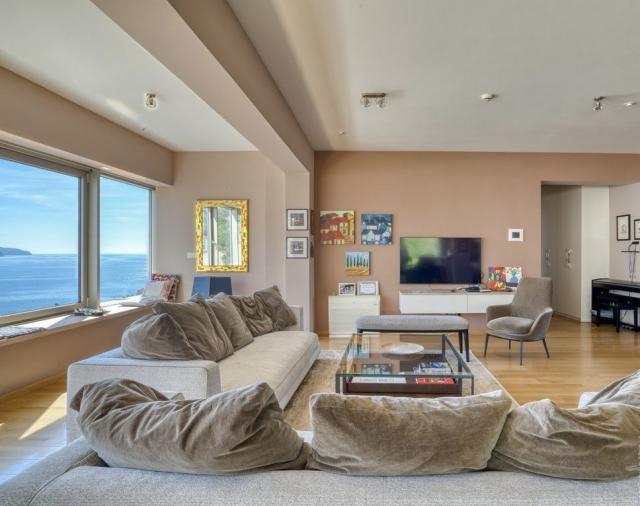 Luxurious designer furnished apartment