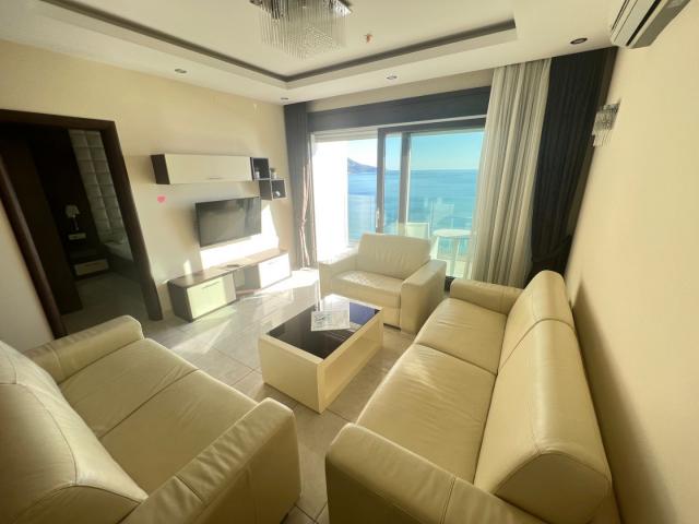 Luxury apartment with 1 bedroom on the 1st line of the sea