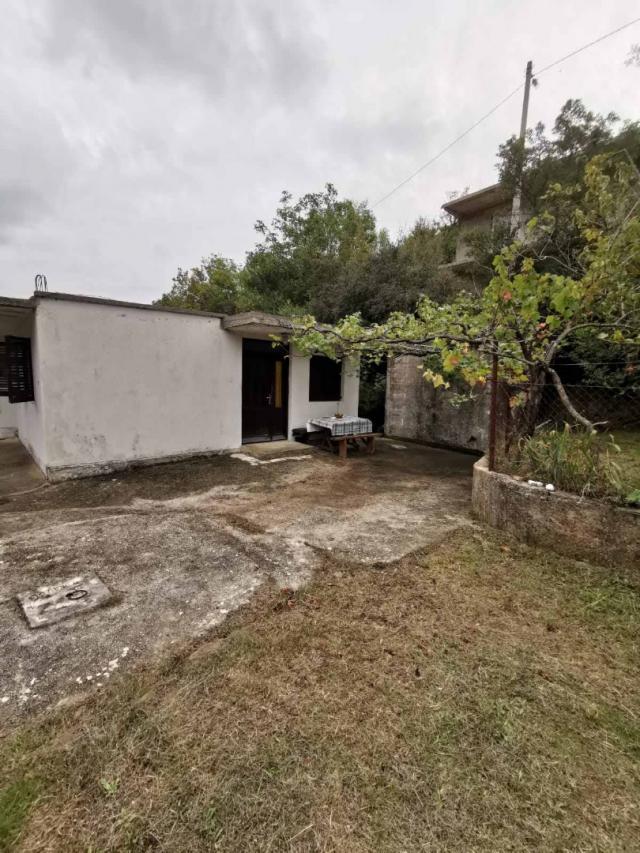 Legal one-story townhouse in Sutomore