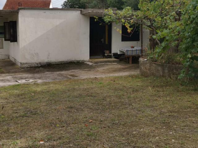 Legal one-story townhouse in Sutomore