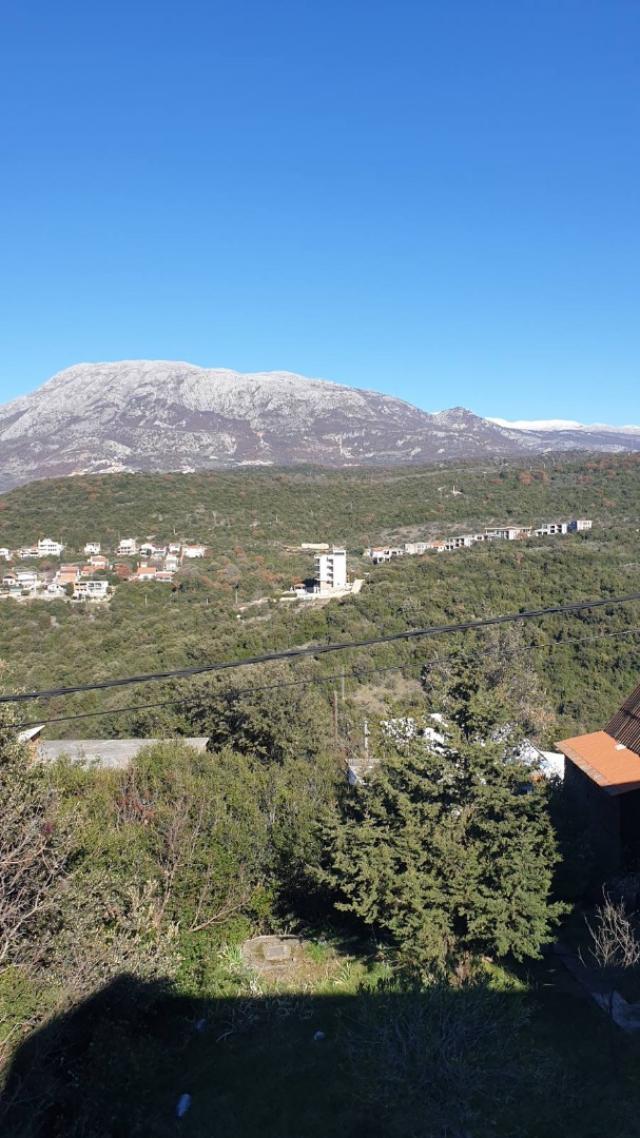 Large urbanized plot in Utekha, Bar