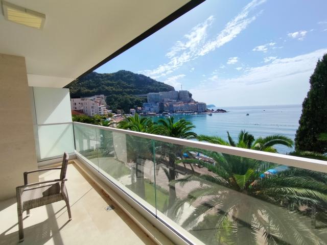 Luxury apartment in Becici in a modern residential complex