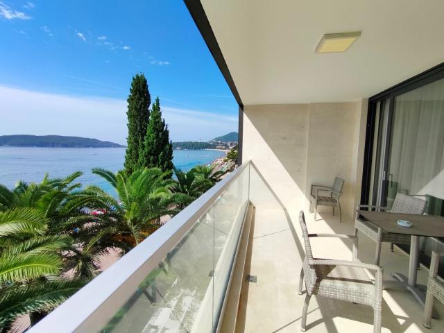Luxury apartment in Becici in a modern residential complex