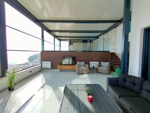 Luxurious two-storey penthouse in Becici