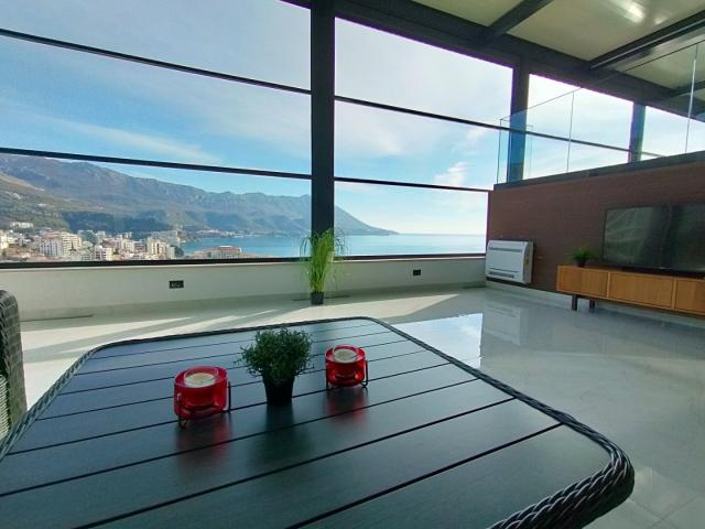 Luxurious two-storey penthouse in Becici