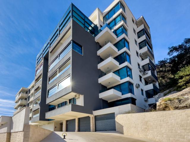 Luxurious two-storey penthouse in Becici