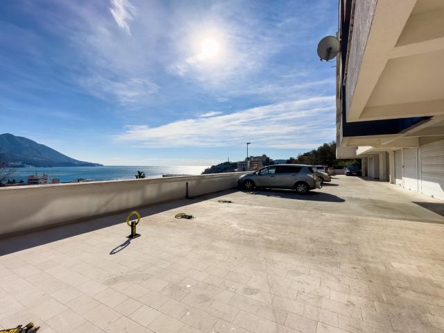 Luxurious two-storey penthouse in Becici