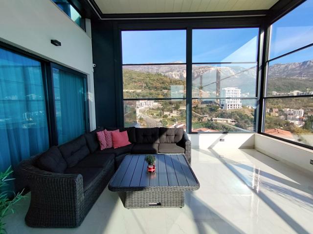 Luxurious two-storey penthouse in Becici