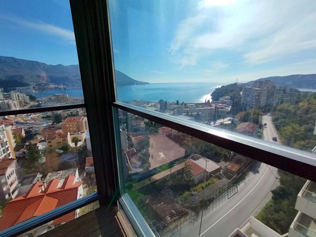 Luxurious two-storey penthouse in Becici
