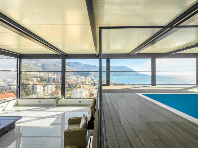 Luxurious two-storey penthouse in Becici