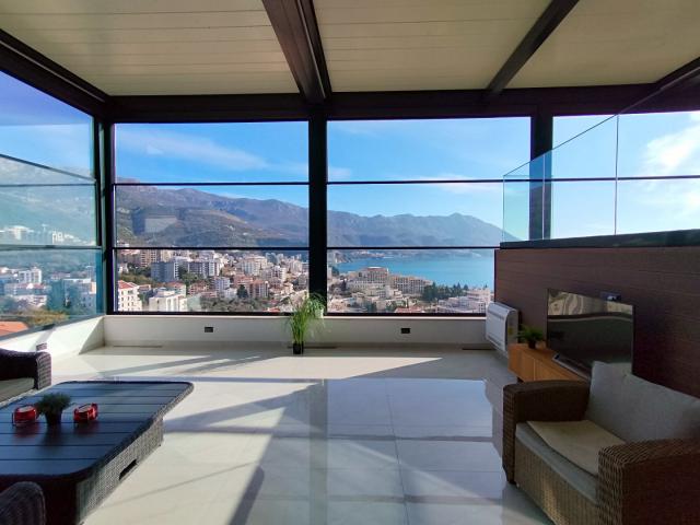 Luxurious two-storey penthouse in Becici