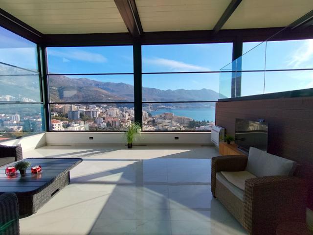 Luxurious two-storey penthouse in Becici