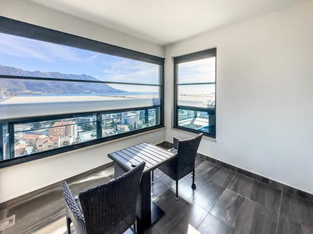 Luxurious two-storey penthouse in Becici