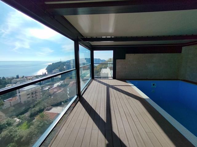 Luxurious two-storey penthouse in Becici