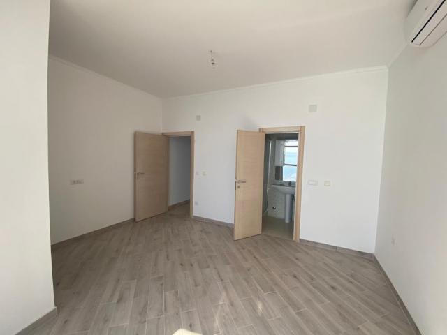 Penthouse in a complex on the 1st line of Dobra Voda