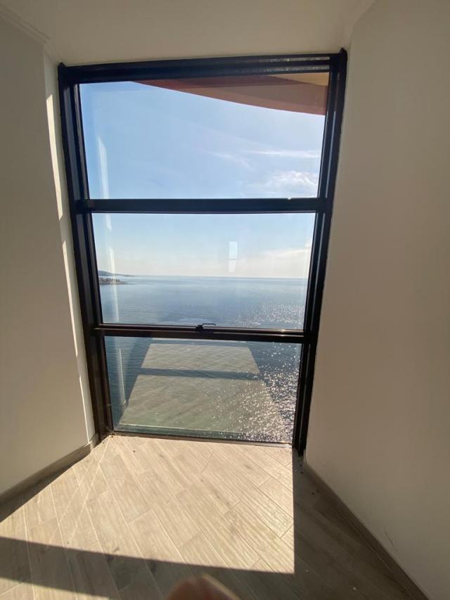 Penthouse in a complex on the 1st line of Dobra Voda