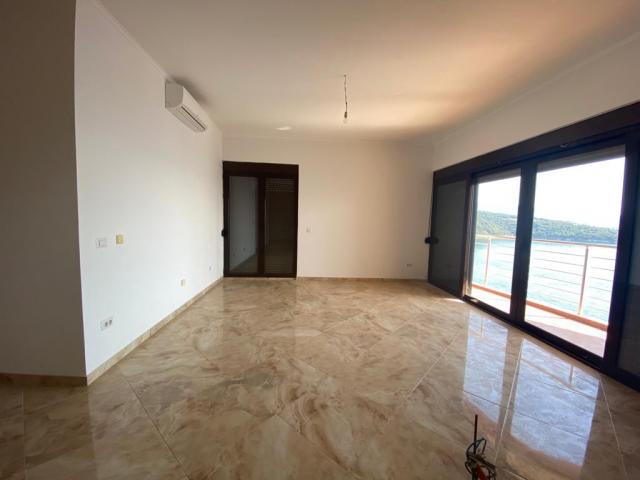 Penthouse in a complex on the 1st line of Dobra Voda