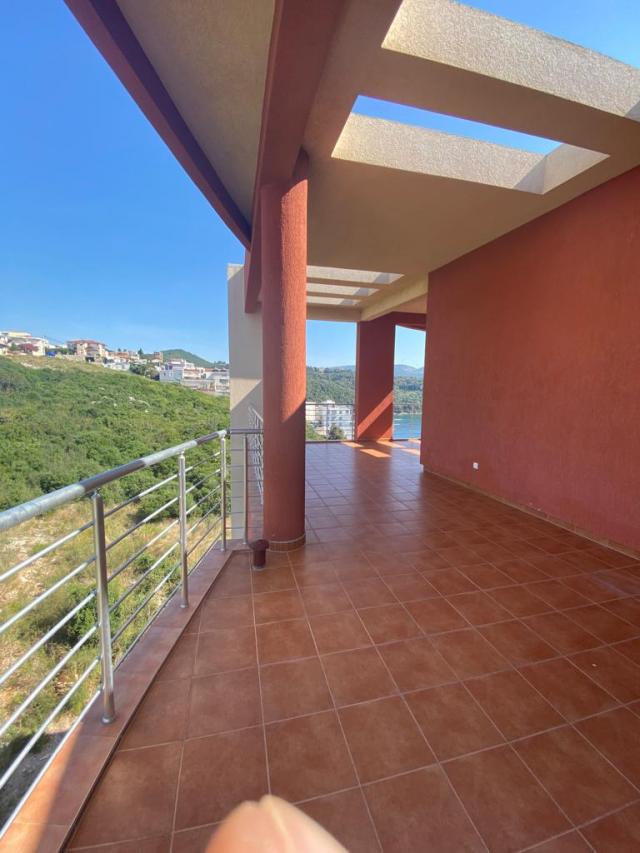 Penthouse in a complex on the 1st line of Dobra Voda