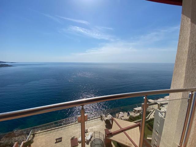 Penthouse in a complex on the 1st line of Dobra Voda