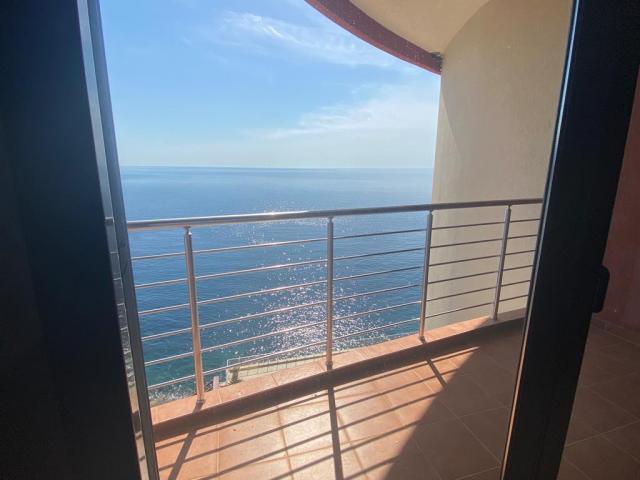 Penthouse in a complex on the 1st line of Dobra Voda