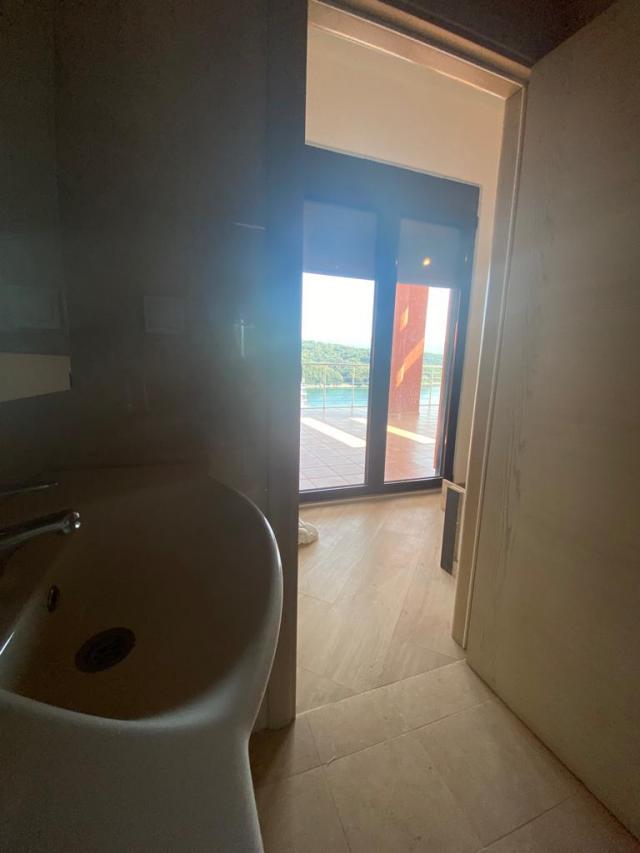 Penthouse in a complex on the 1st line of Dobra Voda