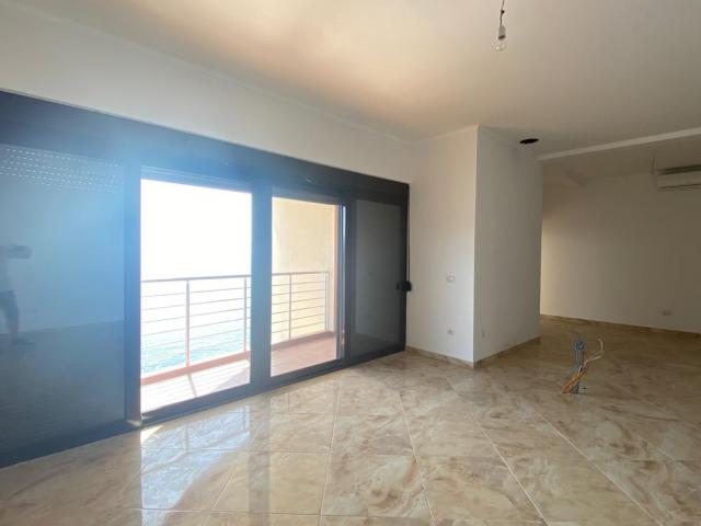 Penthouse in a complex on the 1st line of Dobra Voda
