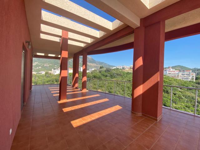 Penthouse in a complex on the 1st line of Dobra Voda