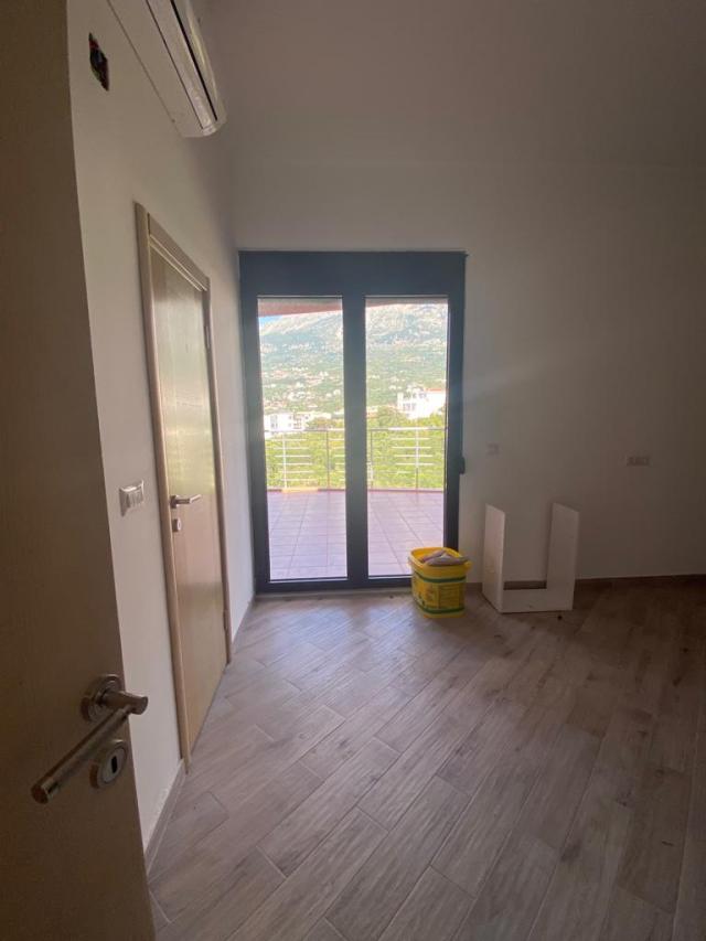 Penthouse in a complex on the 1st line of Dobra Voda