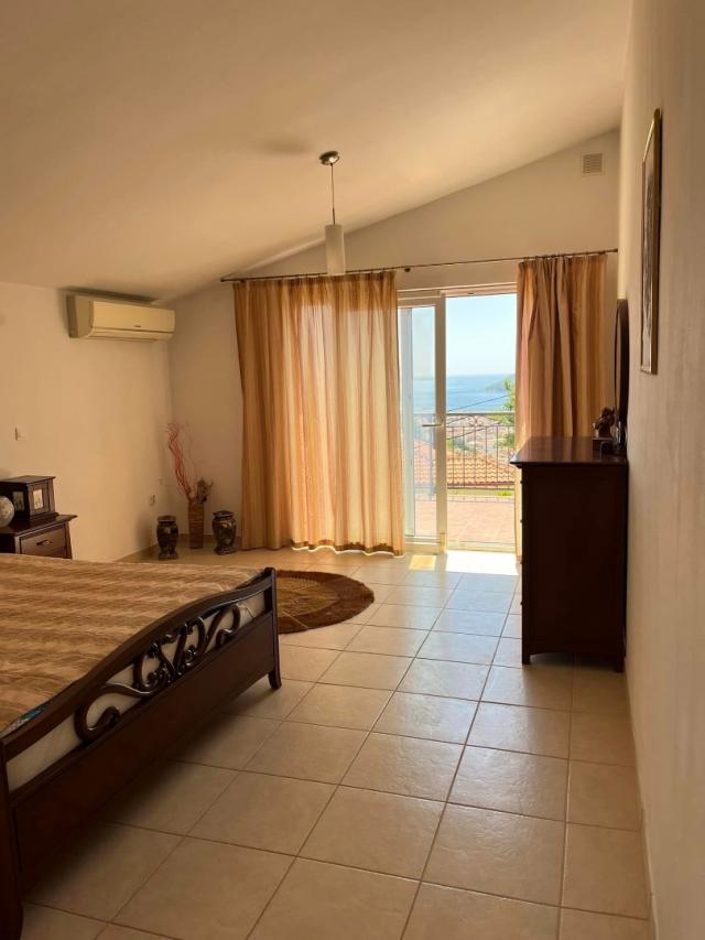 Family two-storey house with a swimming pool in Budva, Podostrog district, above the Podmajne monast