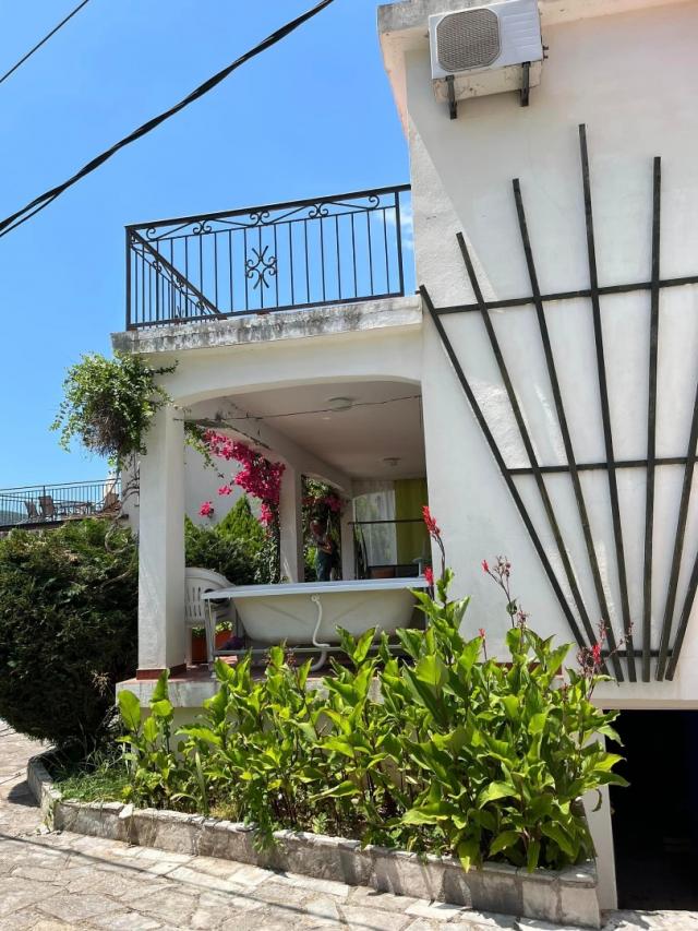 Family two-storey house with a swimming pool in Budva, Podostrog district, above the Podmajne monast