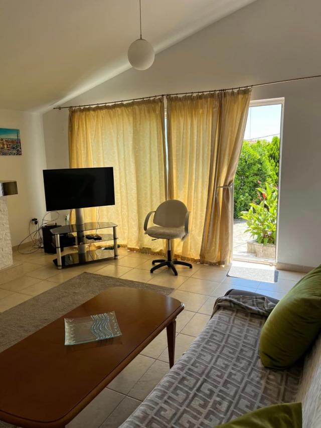Family two-storey house with a swimming pool in Budva, Podostrog district, above the Podmajne monast