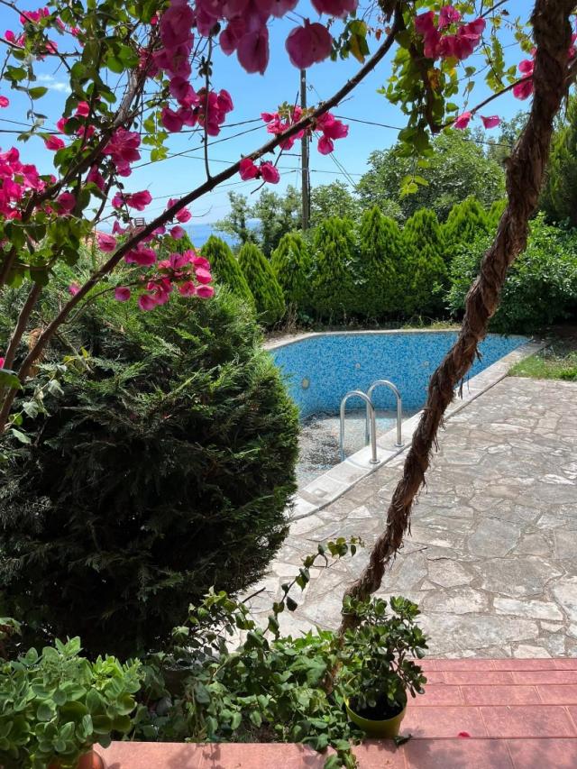 Family two-storey house with a swimming pool in Budva, Podostrog district, above the Podmajne monast