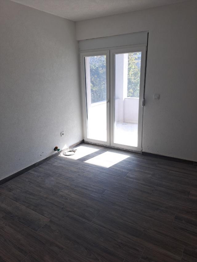 House with seven apartments in a good location in Sutomore, Bar