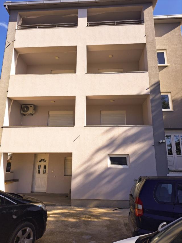 House with seven apartments in a good location in Sutomore, Bar