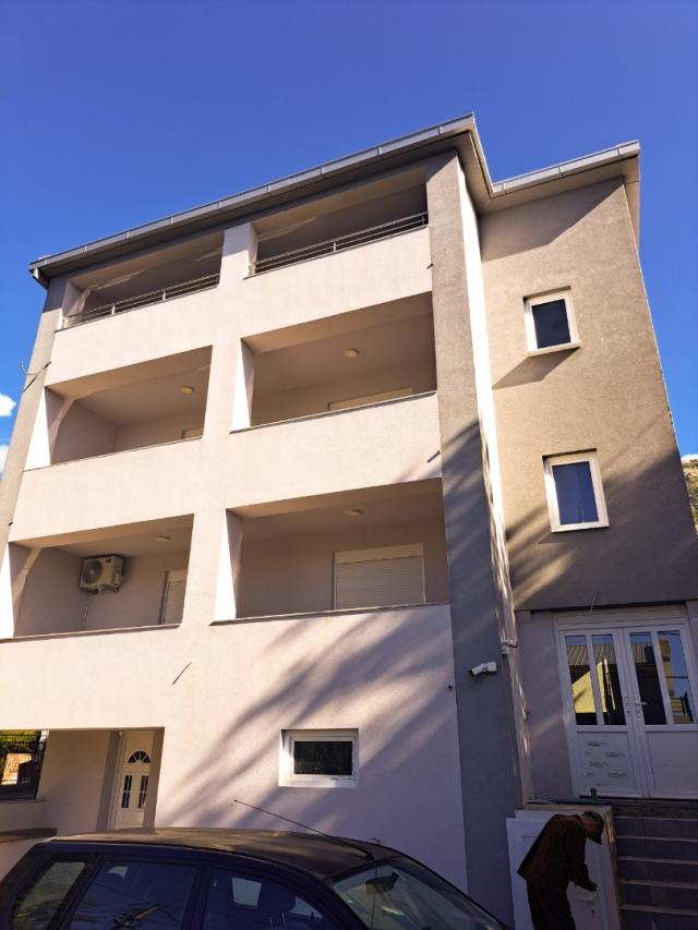 House with seven apartments in a good location in Sutomore, Bar
