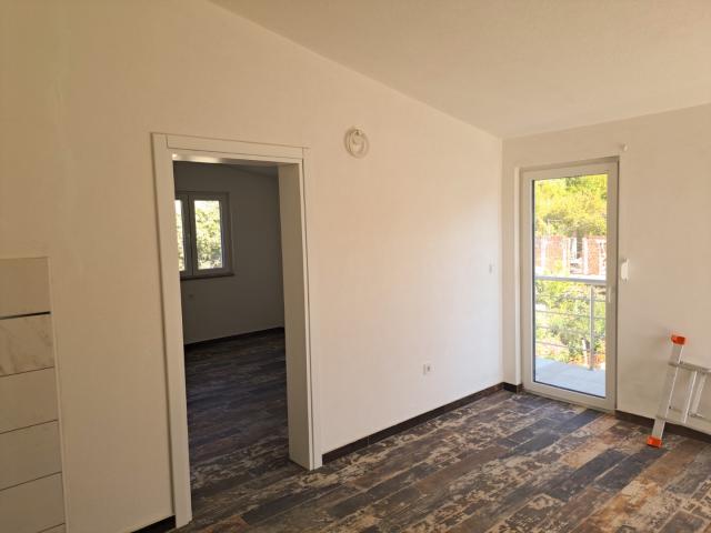 House with seven apartments in a good location in Sutomore, Bar