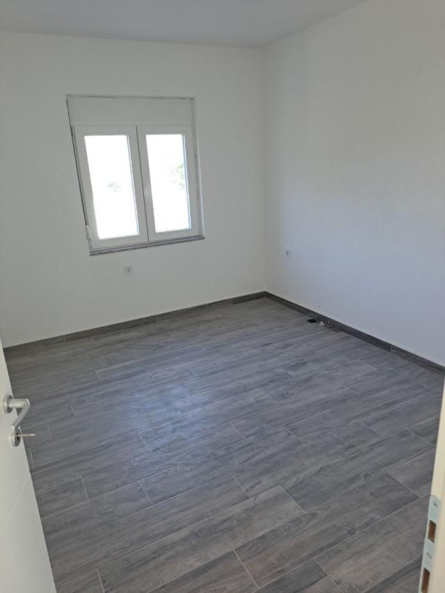 House with seven apartments in a good location in Sutomore, Bar