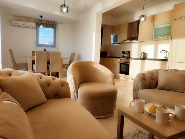 Apartment with parking in Dobra Voda