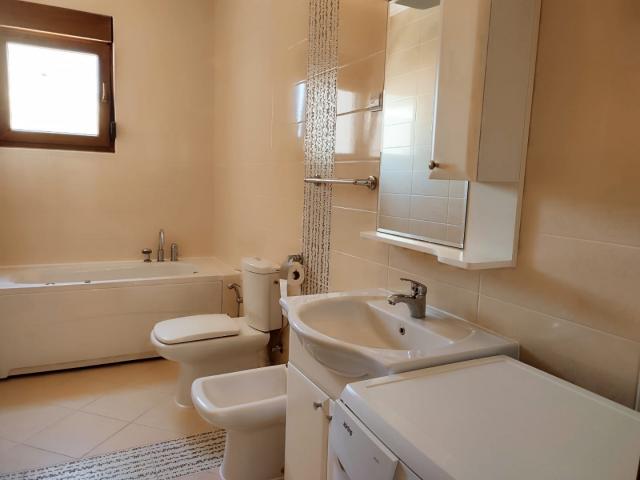 Apartment with parking in Dobra Voda