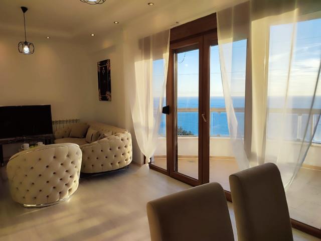 Apartment with parking in Dobra Voda