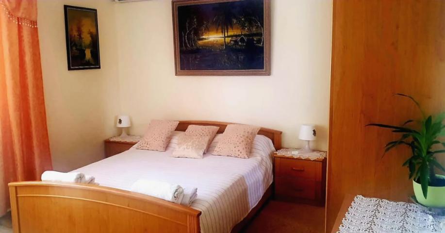 Operating mini-hotel for 4 apartments with a swimming pool, sauna, parking for 6 cars