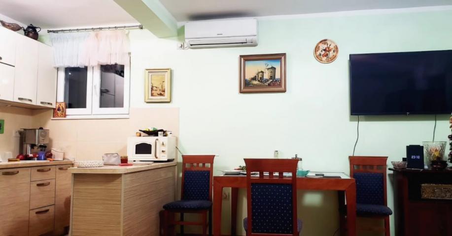 Operating mini-hotel for 4 apartments with a swimming pool, sauna, parking for 6 cars