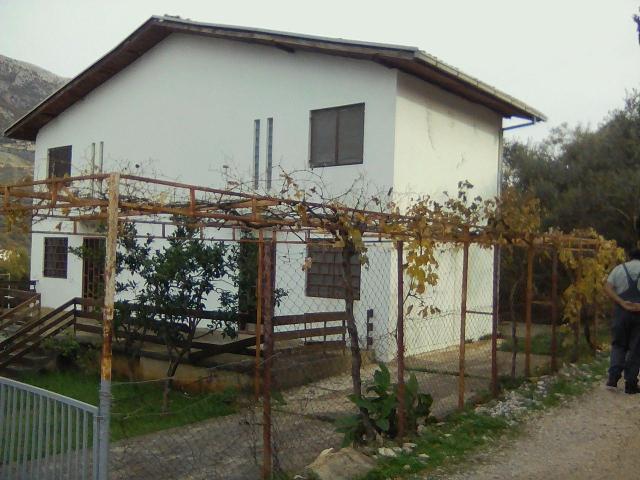 Two-family house in Dobra Voda